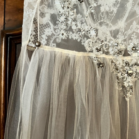 Stunning custom wedding gown or formal wear dress - Picture 4 of 9